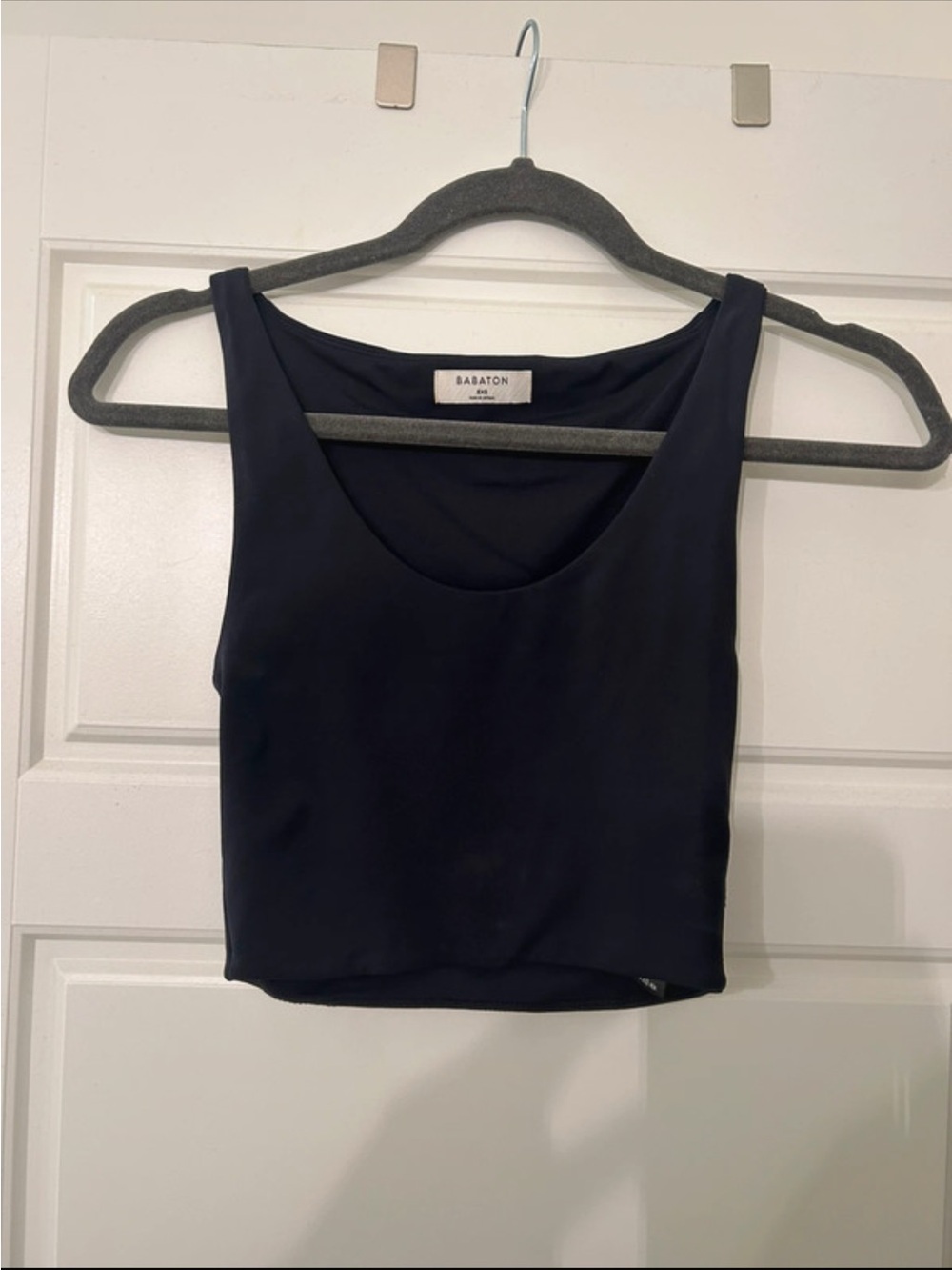 Aritzia Babaton Black Scoop Neck Crop Tank